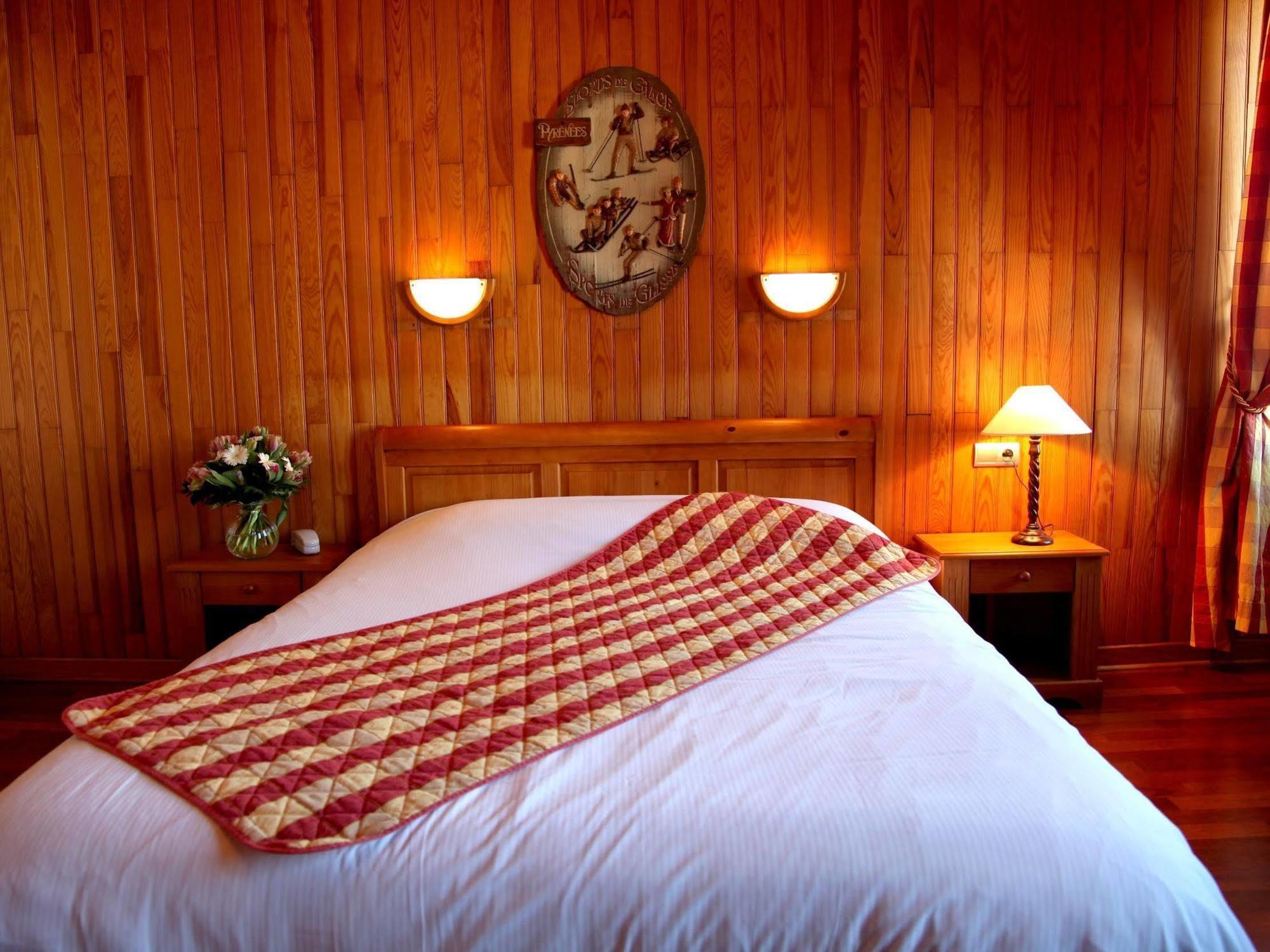 Logis Hotel Des Bains Жерарме Экстерьер фото