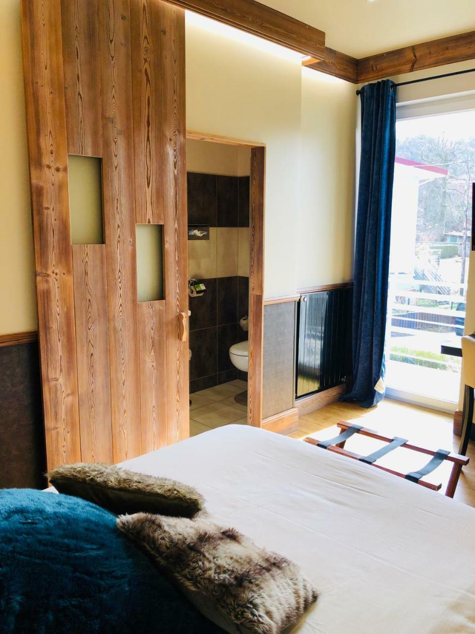 Logis Hotel Des Bains Жерарме Экстерьер фото